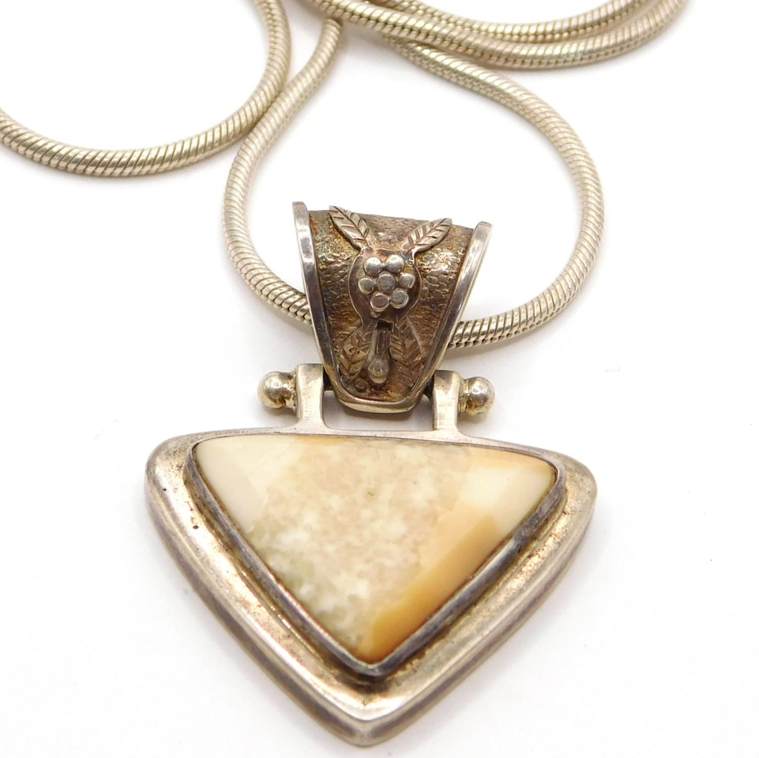 ZEALANDIA STERLING SILVER TRIANGULAR AGATE PENDANT NECKLACE